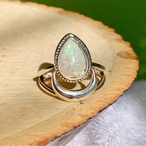 🌙 Mythical Crescent Moon Bright Shiny CZ Opal Tear Drop Unique Ring Size 9 - Picture 2 of 7